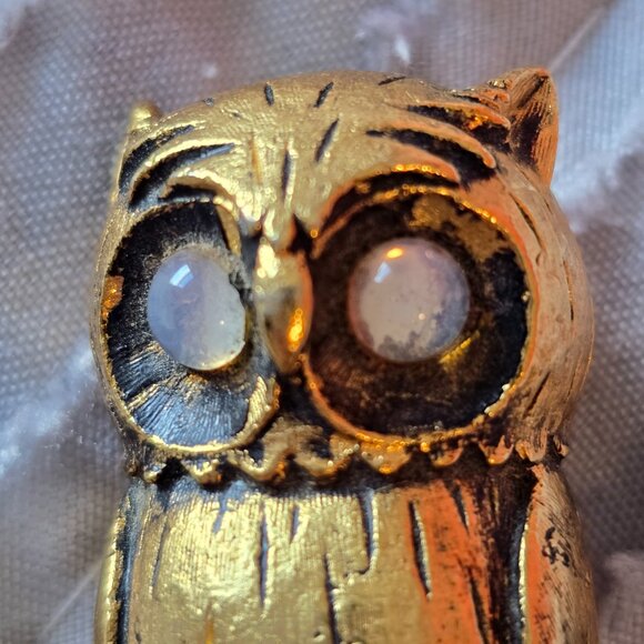 Vintage Florenza Owl Pin Gold-Tone Finish, Cabochon Eyes - Picture 3 of 15